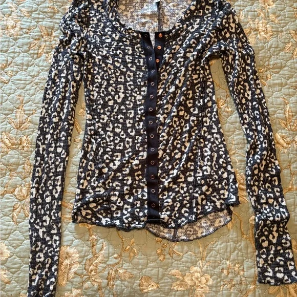 Free People Going Places Printed Cardi Top, Medium, Charcoal Leopard - Picture 2 of 3